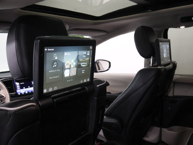 2021 Chrysler Pacifica Limited - Photo 16