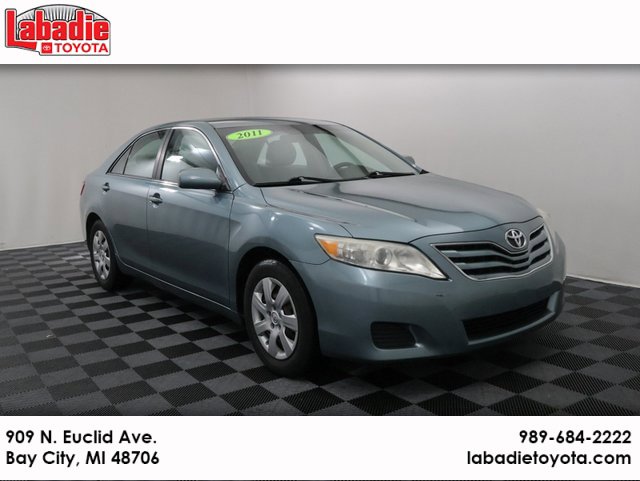 2011 Toyota Camry LE's photo