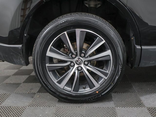 2021 Toyota Venza LE photo 4