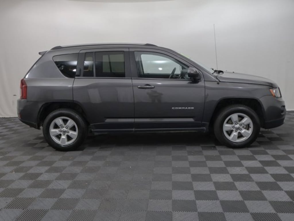 Used 2017 Jeep Compass Latitude FWD SUV