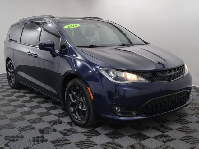 Used 2019 Chrysler Pacifica Touring L Plus with VIN 2C4RC1EGXKR569585 for sale in Bay City, MI