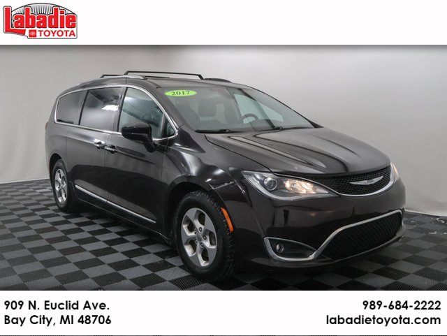 2017 Chrysler Pacifica Touring-L Plus's photo