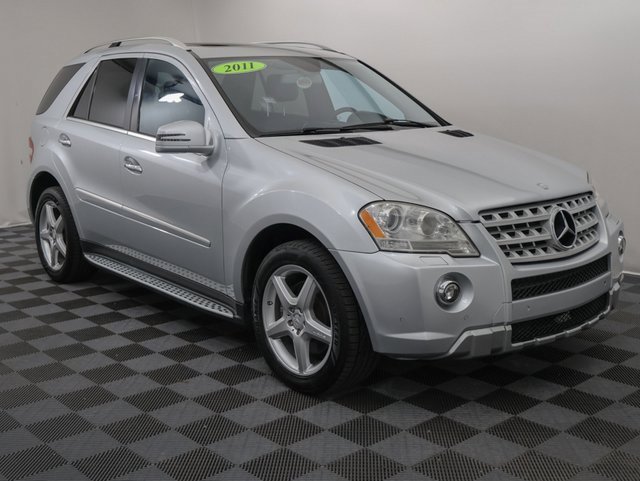 2011 Mercedes Benz ML 550 4MATIC photo 2