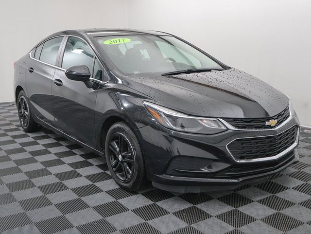 Used 2017 Chevrolet Cruze LT with VIN 1G1BE5SM9H7215671 for sale in Bay City, MI