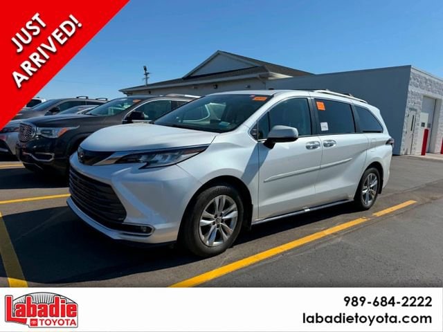 2022 Toyota Sienna Van Passenger Van 