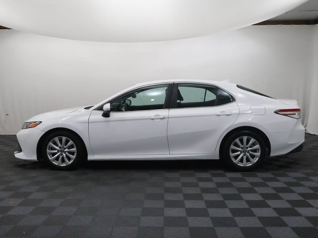 2020 Toyota Camry LE - Photo 9