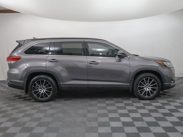 2017 Toyota Highlander SE photo 3