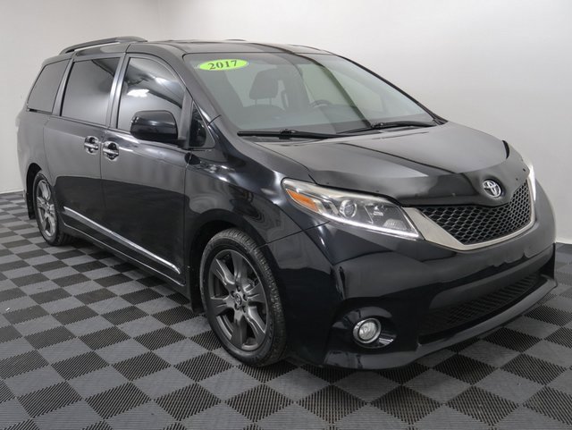 Used 2017 Toyota Sienna SE with VIN 5TDXZ3DCXHS818791 for sale in Bay City, MI