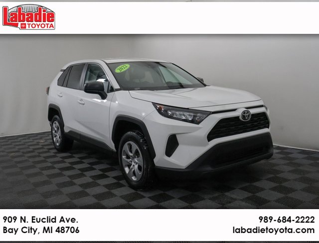 2022 Toyota RAV4 LE's photo