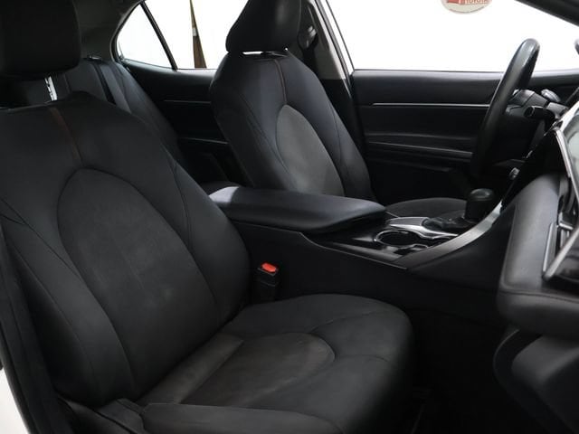 2020 Toyota Camry LE - Photo 17