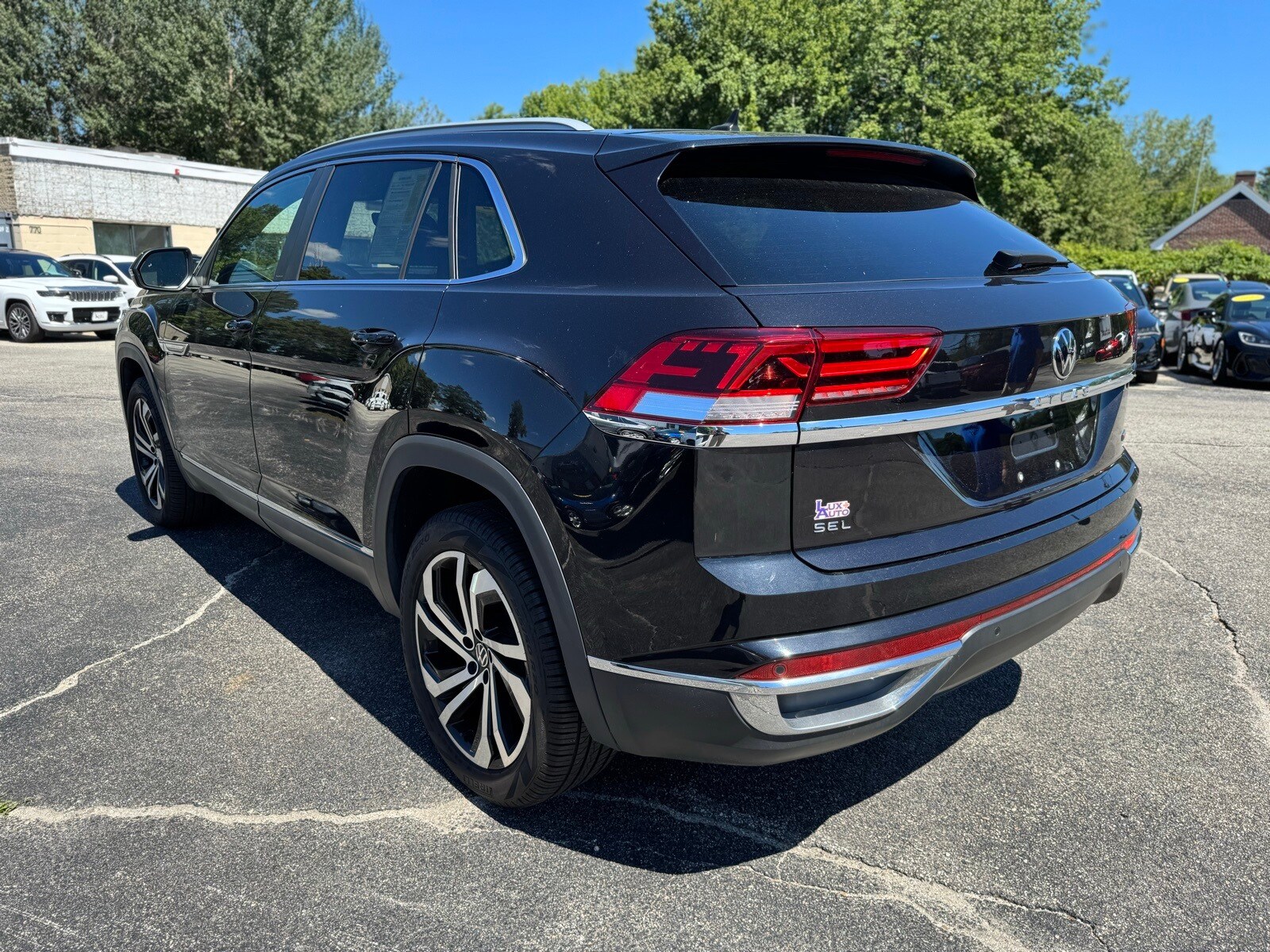 2022 Volkswagen Atlas Cross Sport SEL photo 3