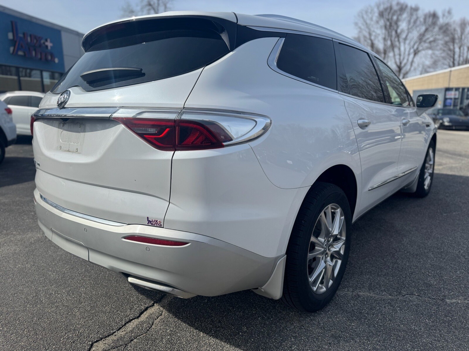 2023 Buick Enclave Essence photo 4
