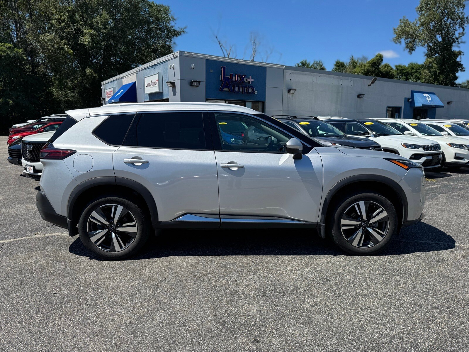 2022 Nissan Rogue SL photo 2
