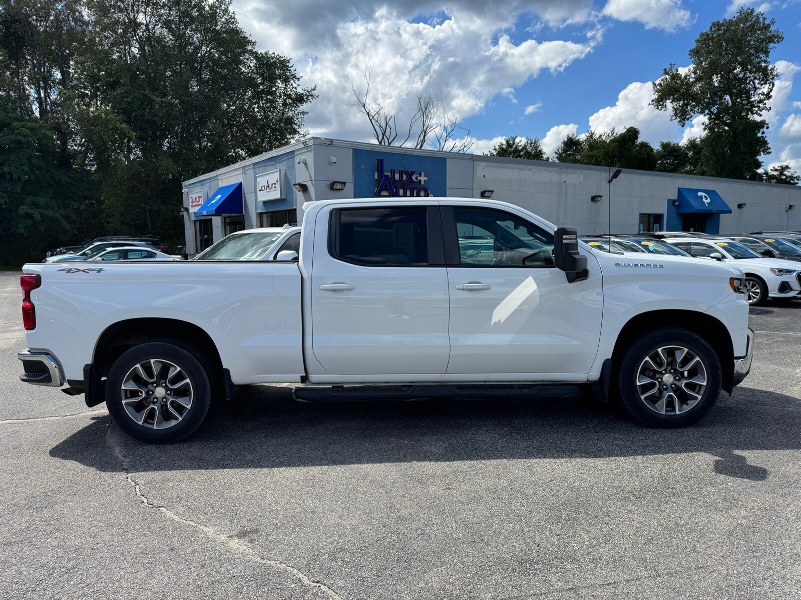 2021 Chevrolet Silverado 1500 LT photo 2