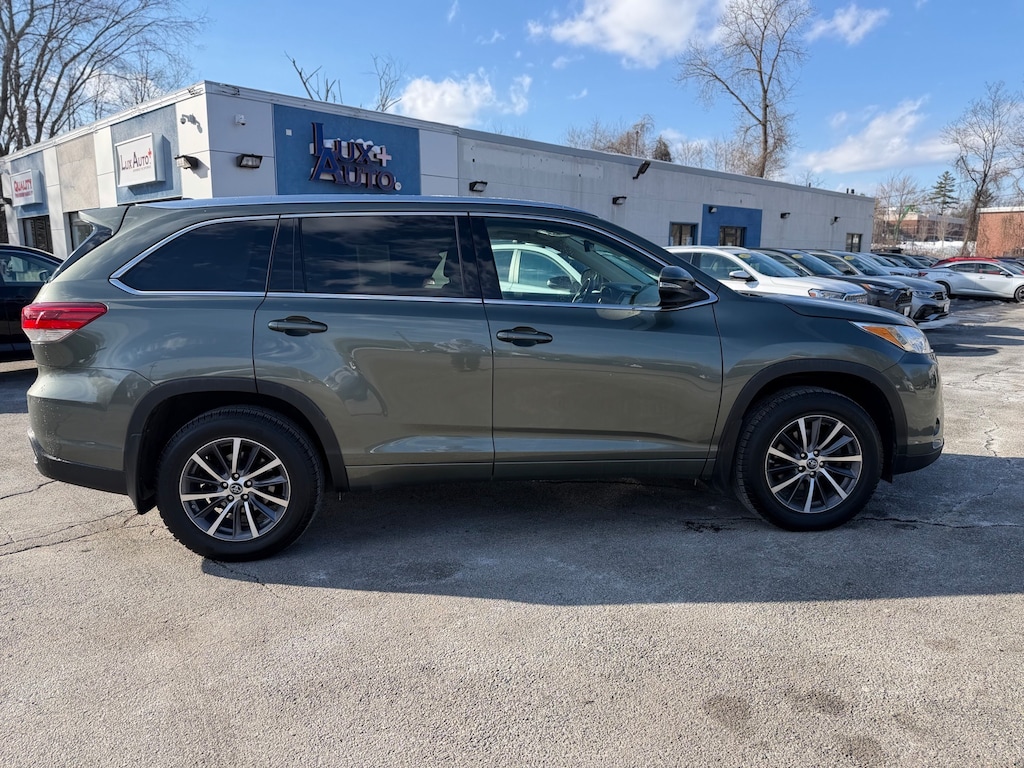 Used 2017 Toyota Highlander XLE SUV