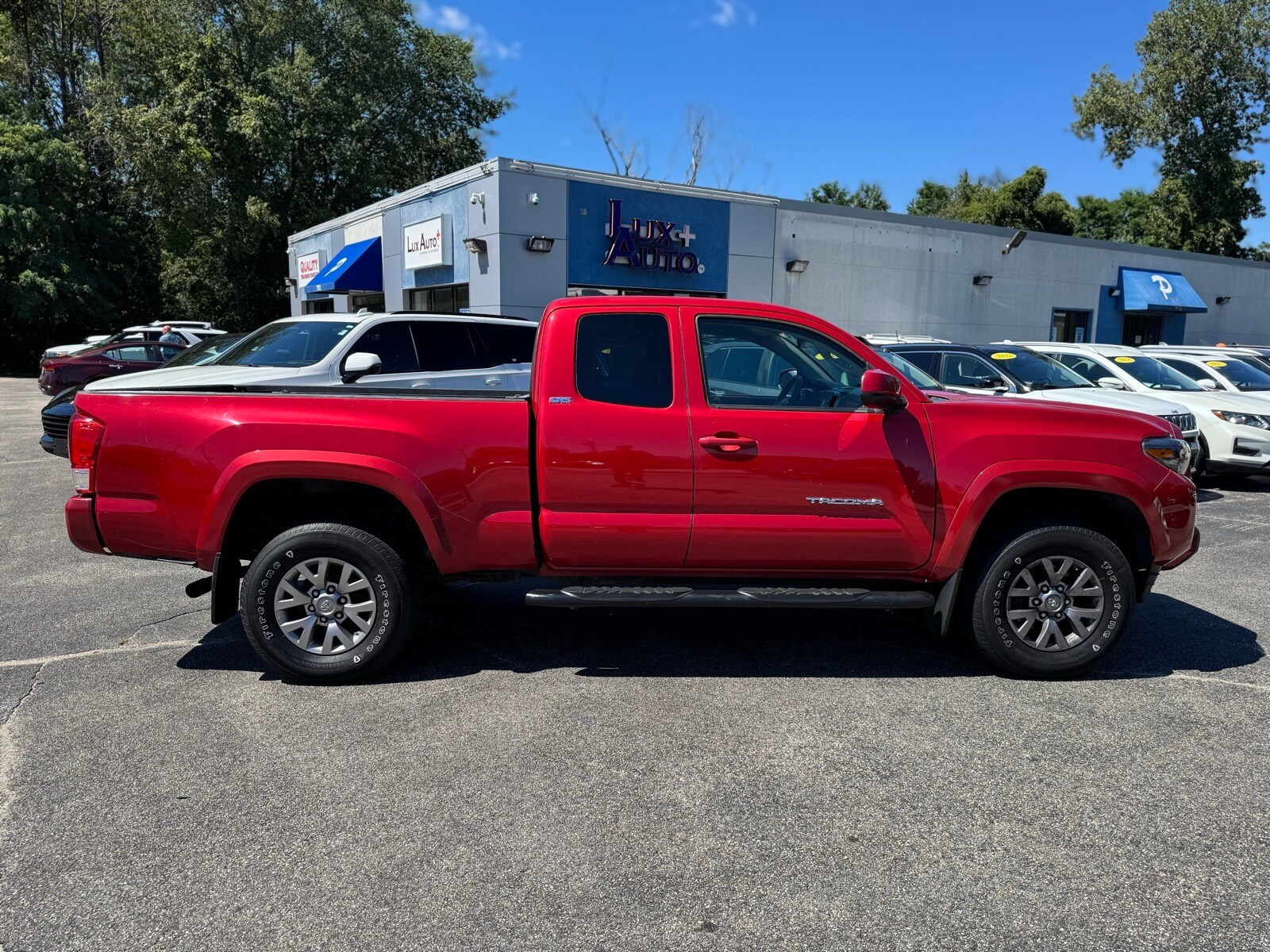 2016 Toyota Tacoma SR5 photo 2