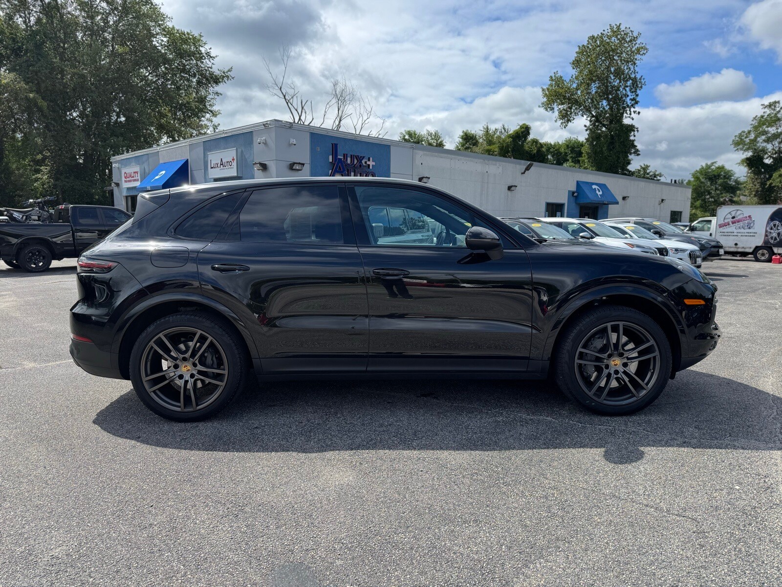 2019 Porsche Cayenne S photo 2