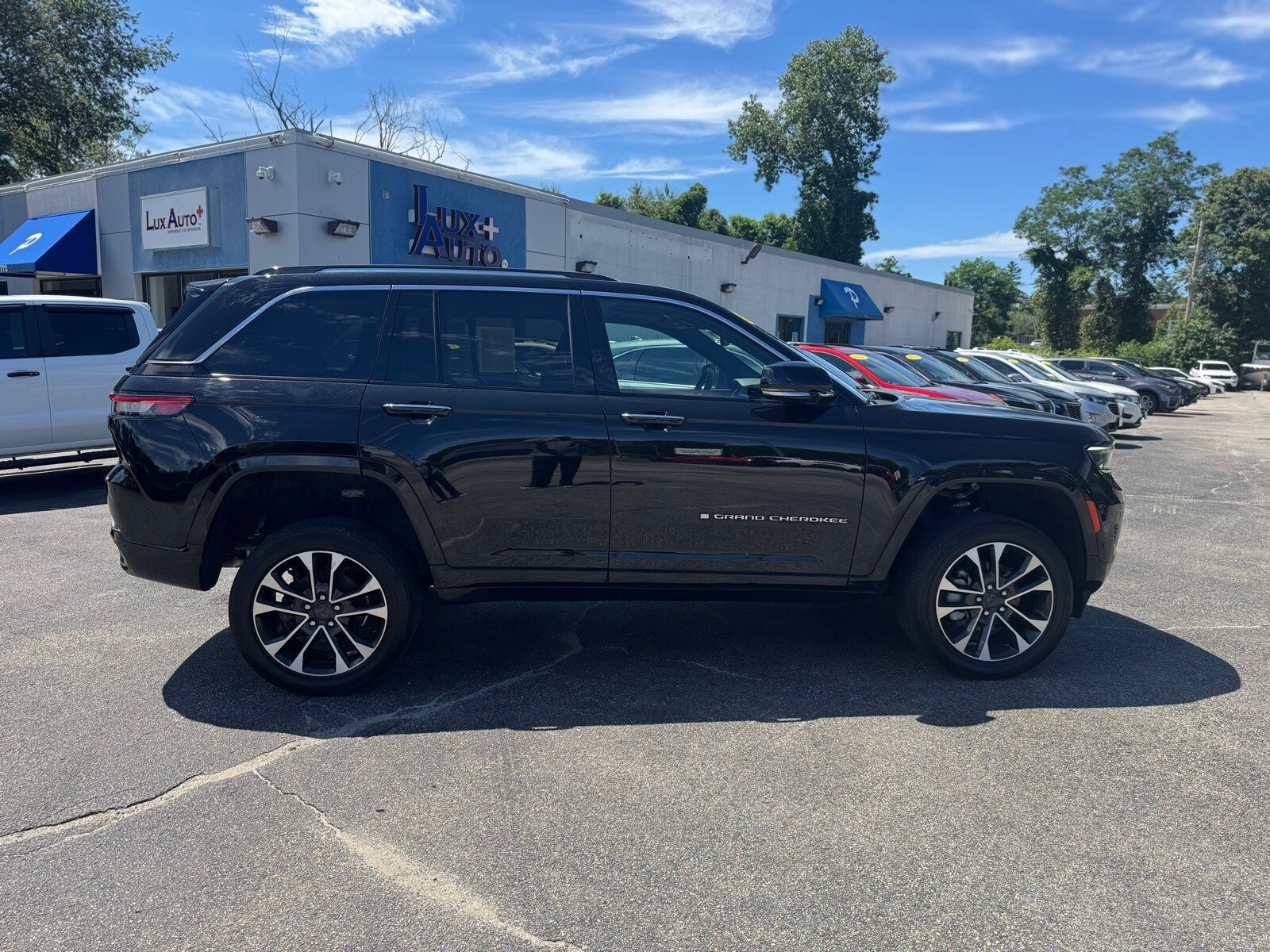 2022 Jeep Grand Cherokee Overland photo 2