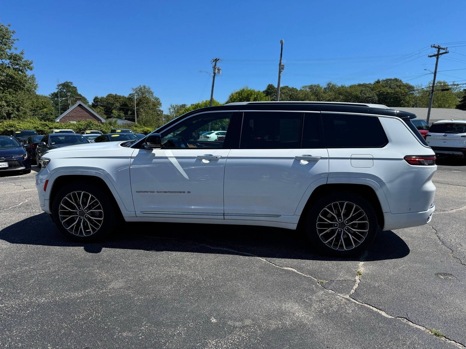 2023 Jeep Grand Cherokee L Summit Reserve photo 3