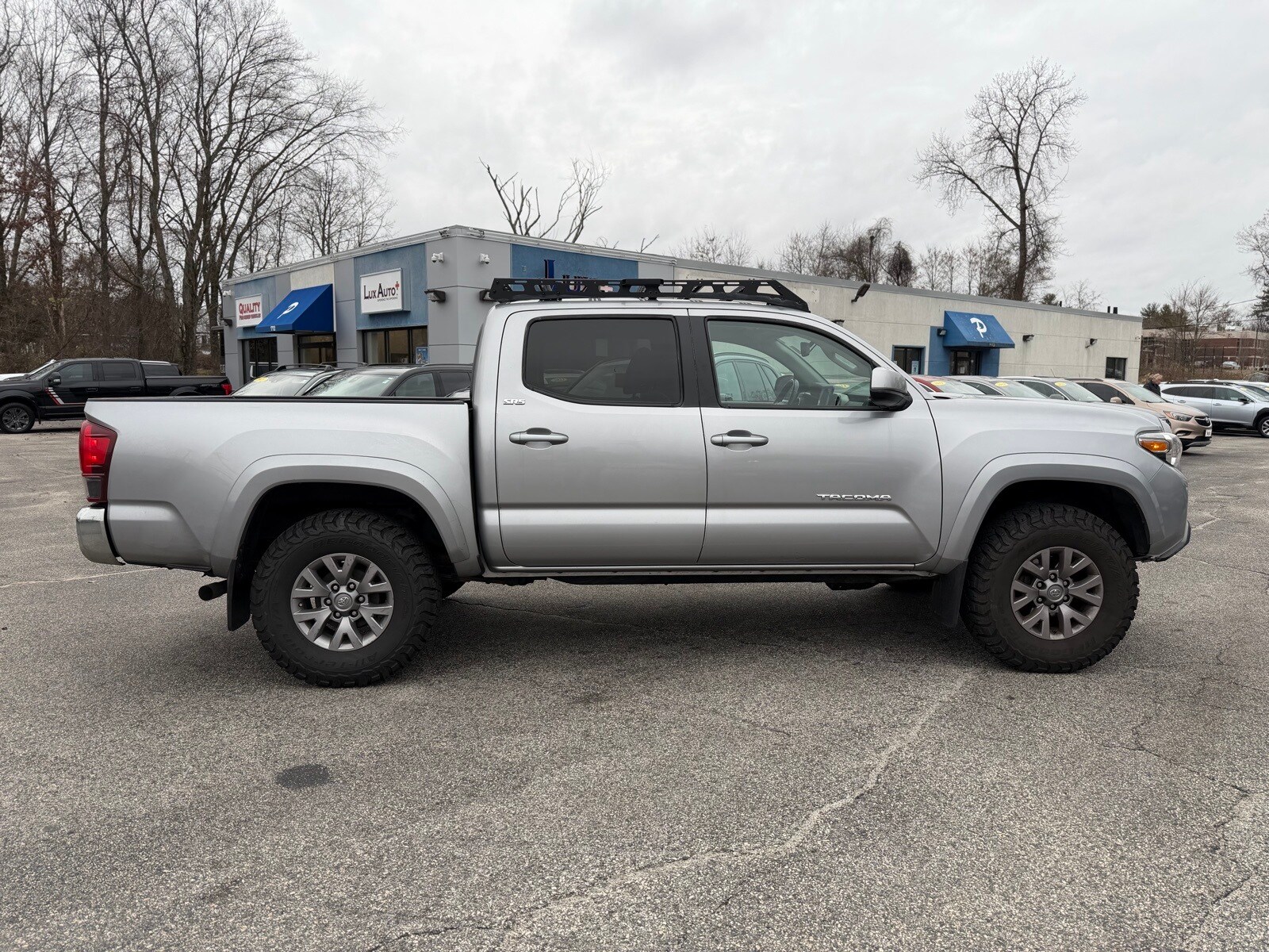 2018 Toyota Tacoma SR5 photo 2