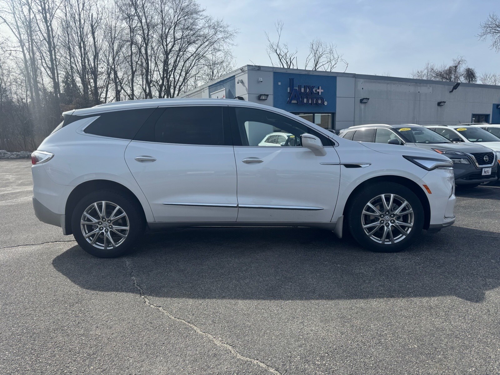 2023 Buick Enclave Essence photo 3