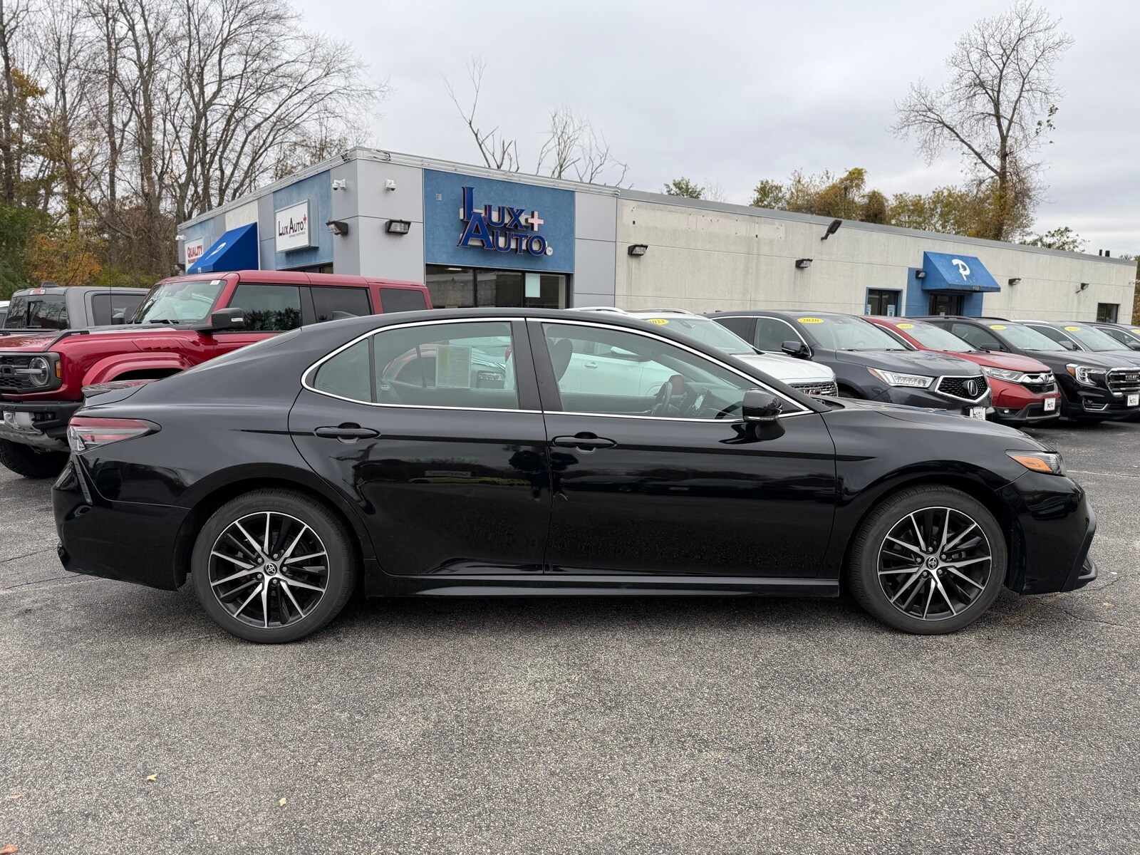 2023 Toyota Camry SE photo 2