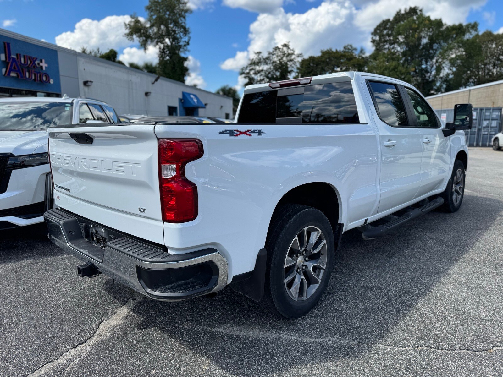 2021 Chevrolet Silverado 1500 LT photo 3