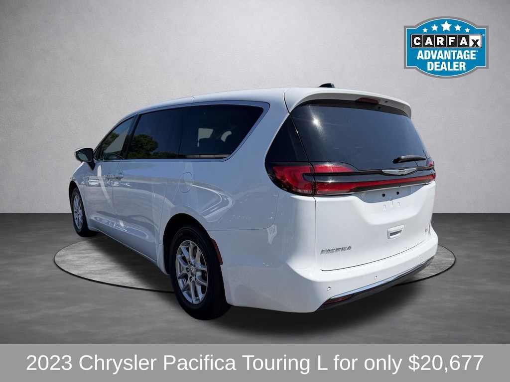 Used 2023 Chrysler Pacifica Touring L Minivan/Van