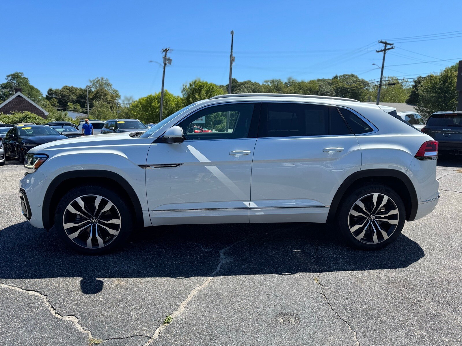 2022 Volkswagen Atlas Cross Sport V6 SEL Premium R-Line photo 4