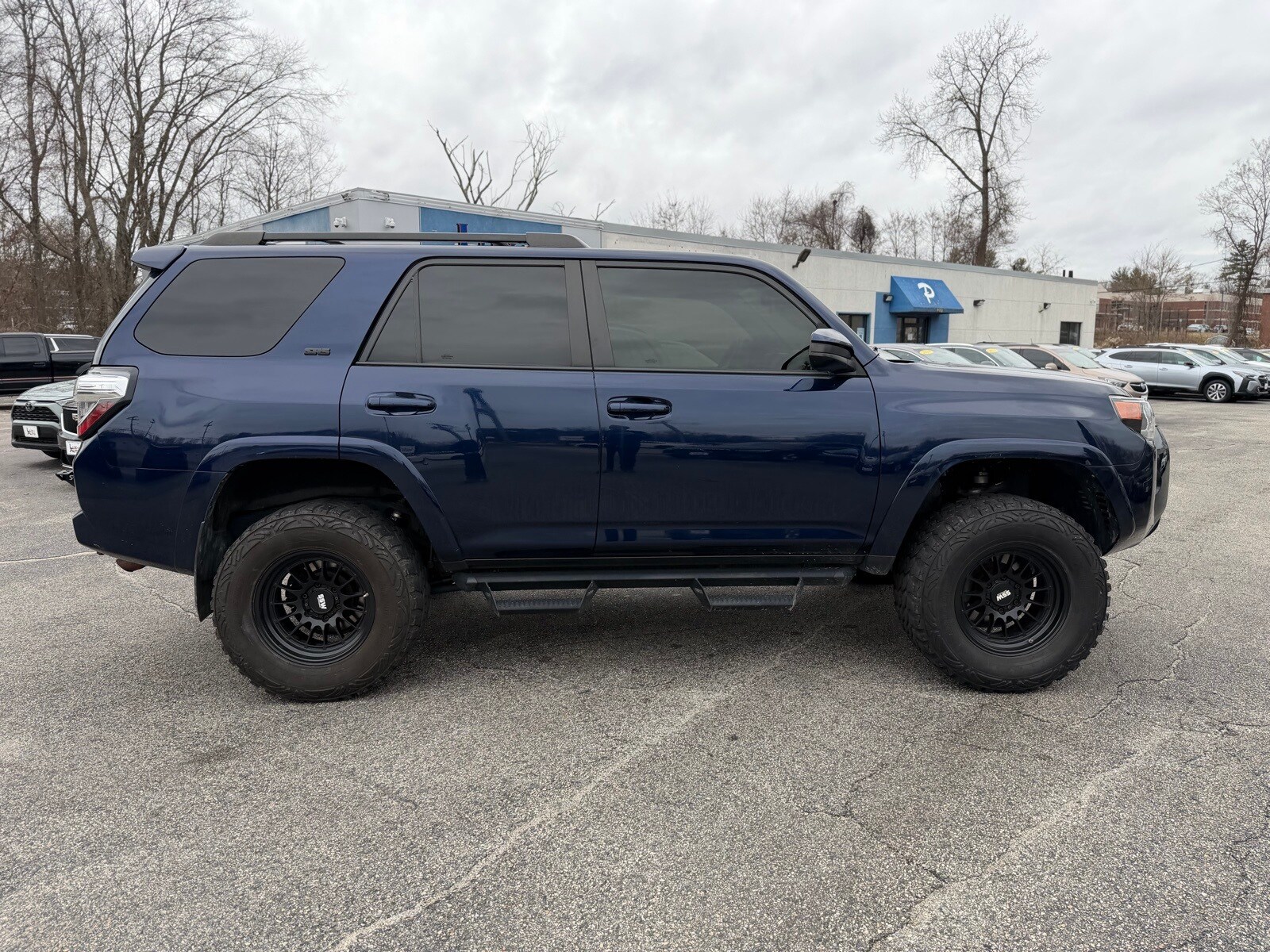2019 Toyota 4Runner SR5 photo 2