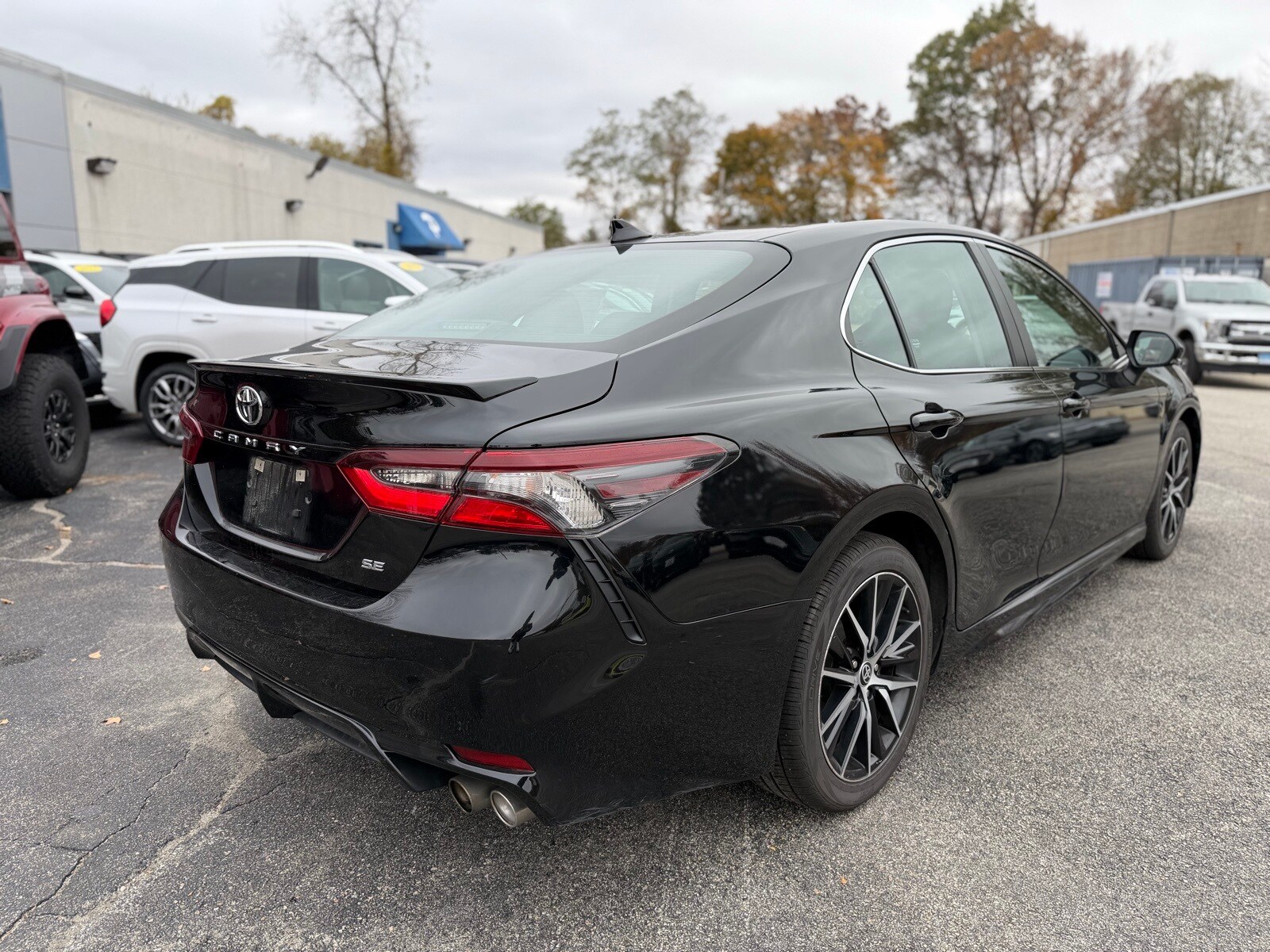 2023 Toyota Camry SE photo 3