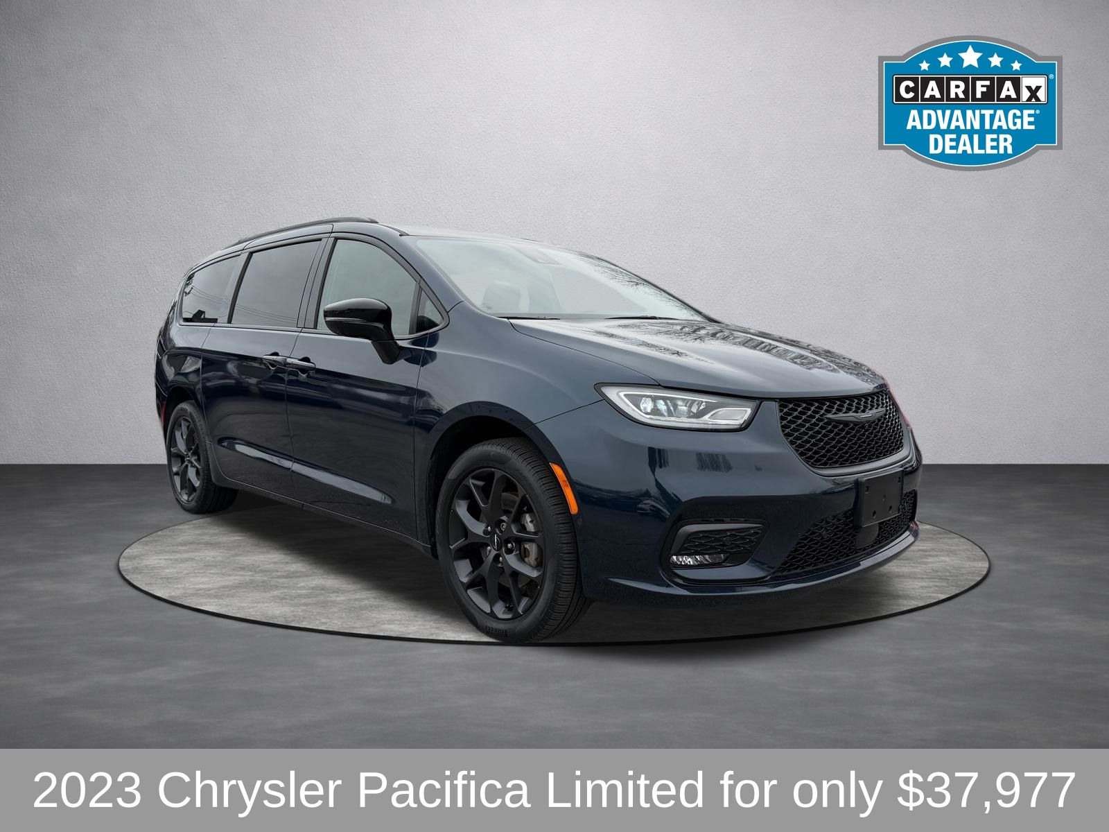 2023 Chrysler Pacifica Limited AWD's photo