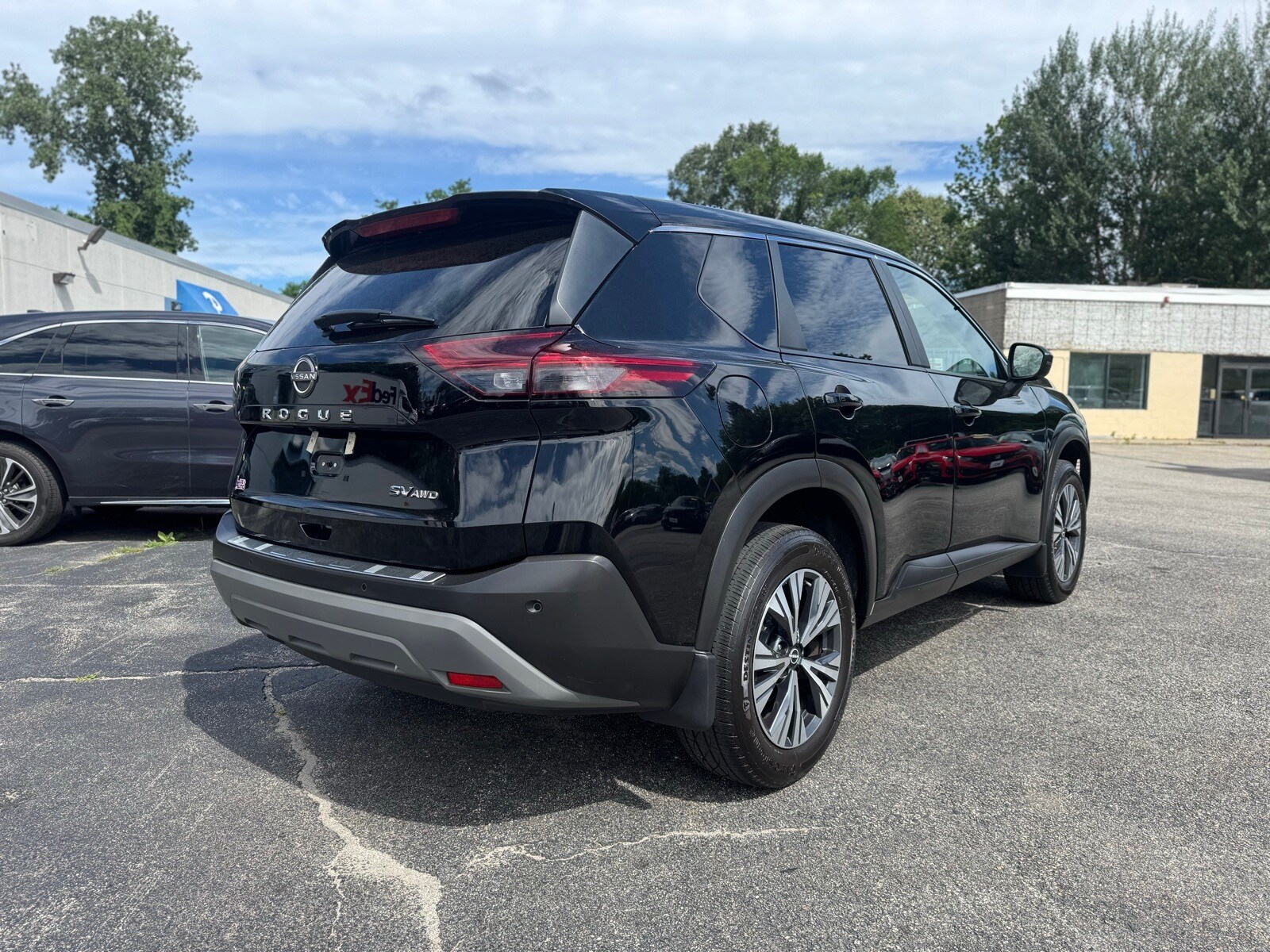 2022 Nissan Rogue SV photo 3