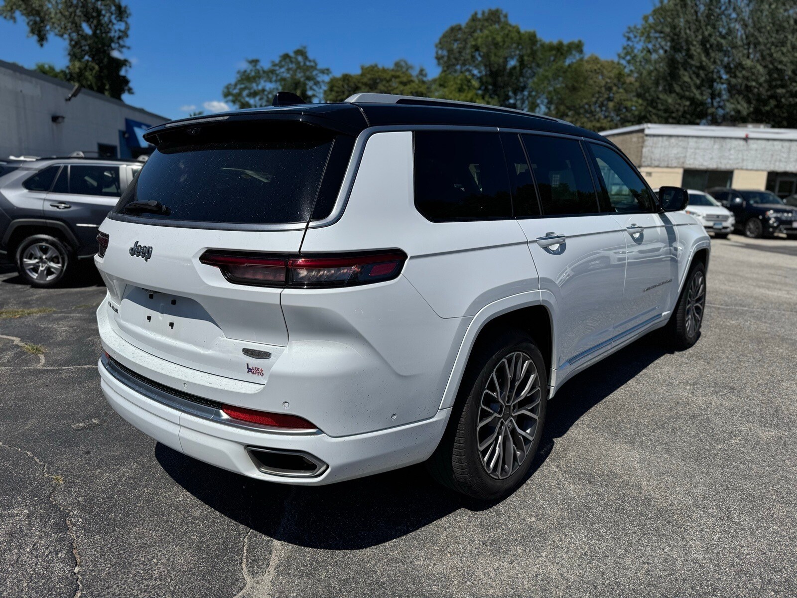2023 Jeep Grand Cherokee L Summit Reserve photo 2