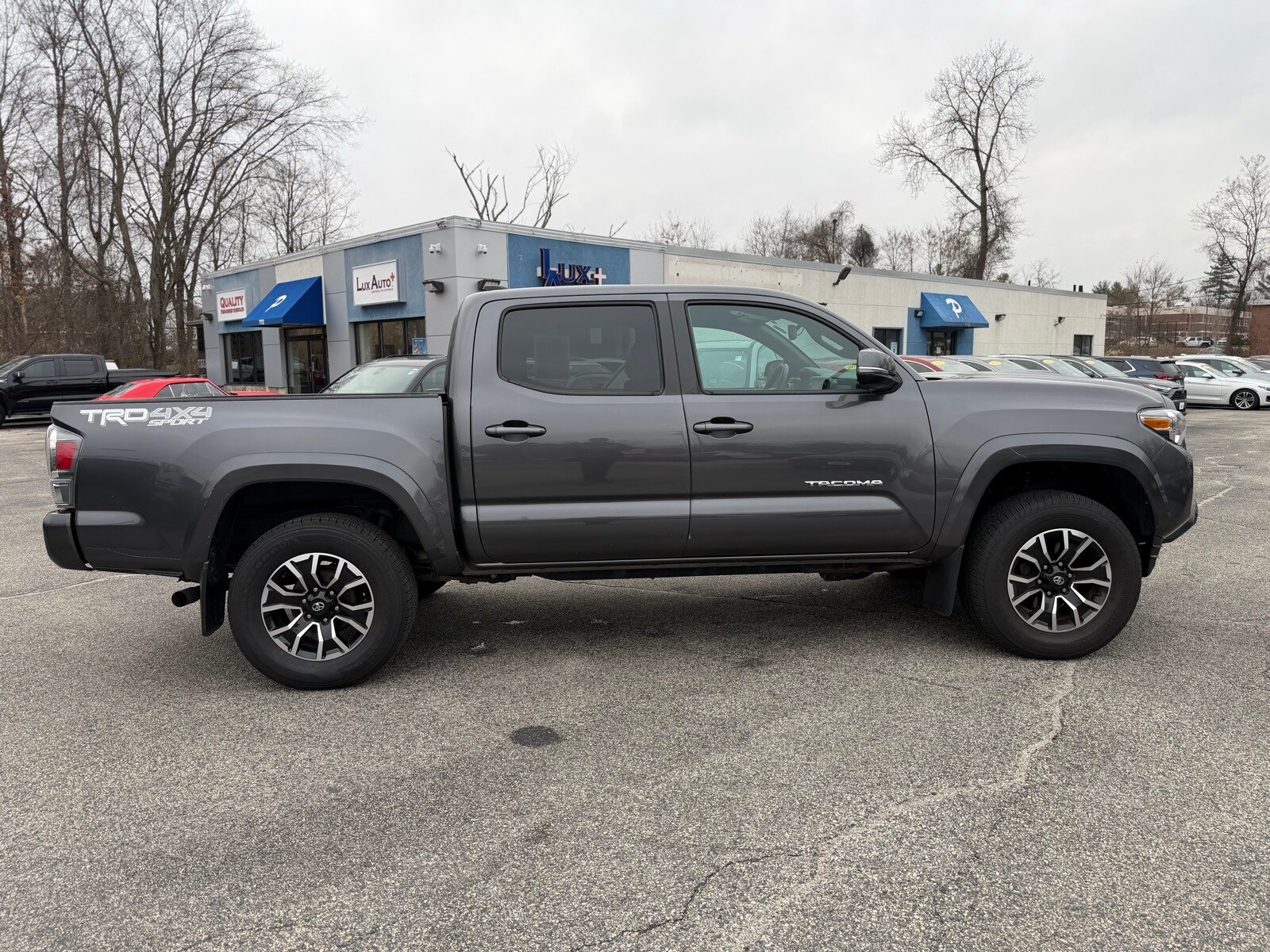 2021 Toyota Tacoma TRD Off-Road photo 2