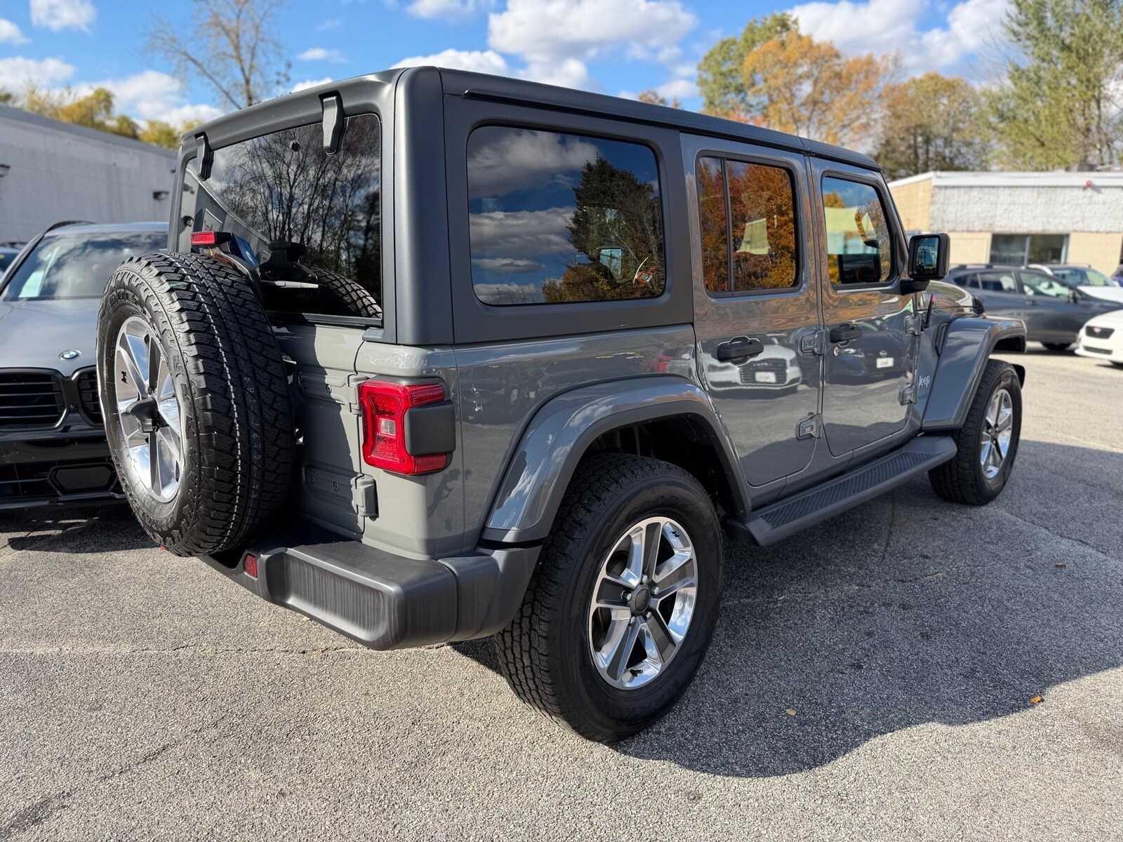 2020 Jeep Wrangler Unlimited Sahara photo 3
