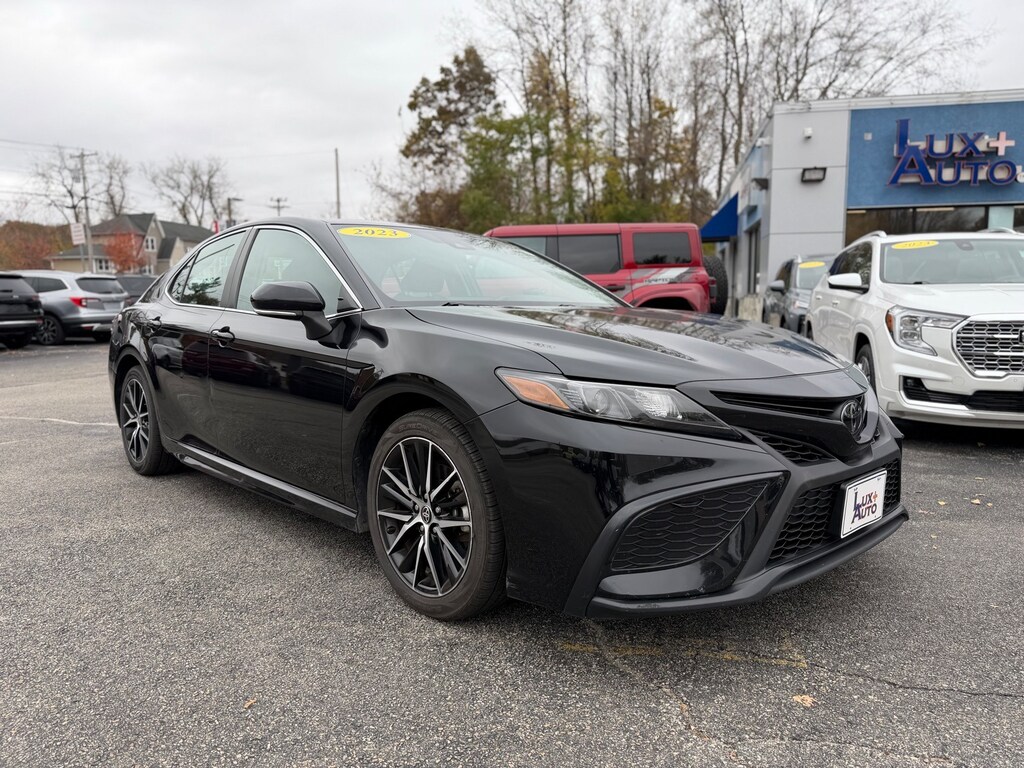 Used 2023 Toyota Camry SE Sedan