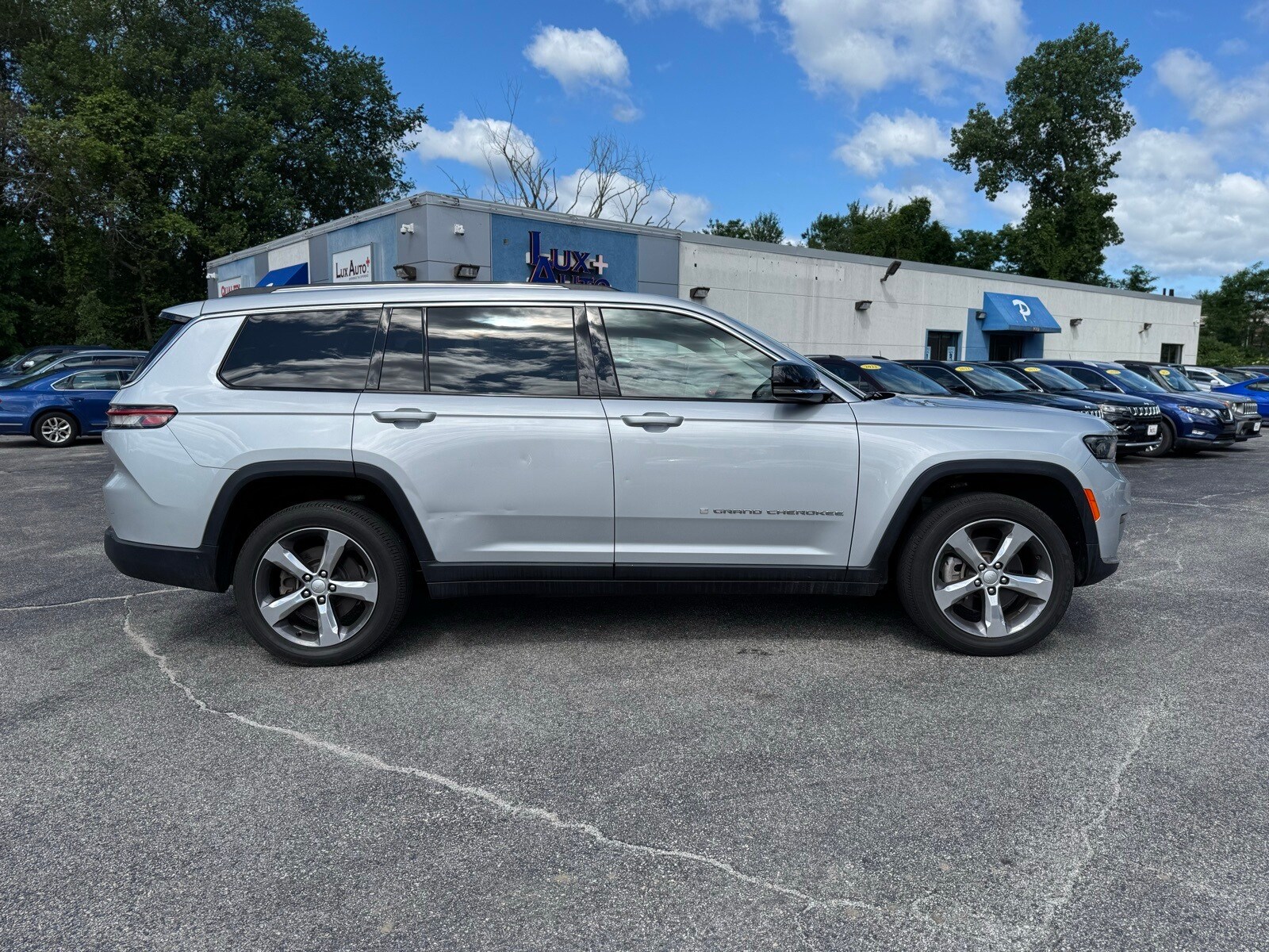2021 Jeep Grand Cherokee L photo 2