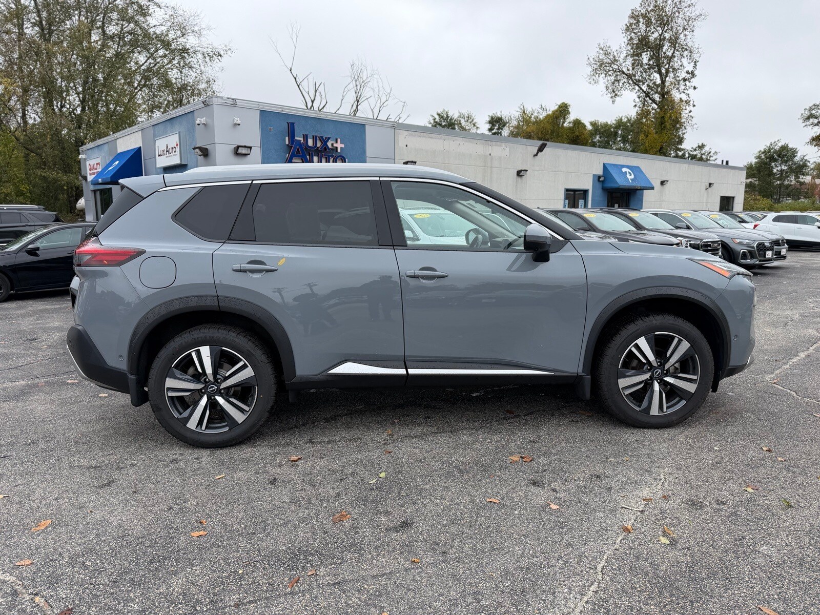 2023 Nissan Rogue Platinum photo 2