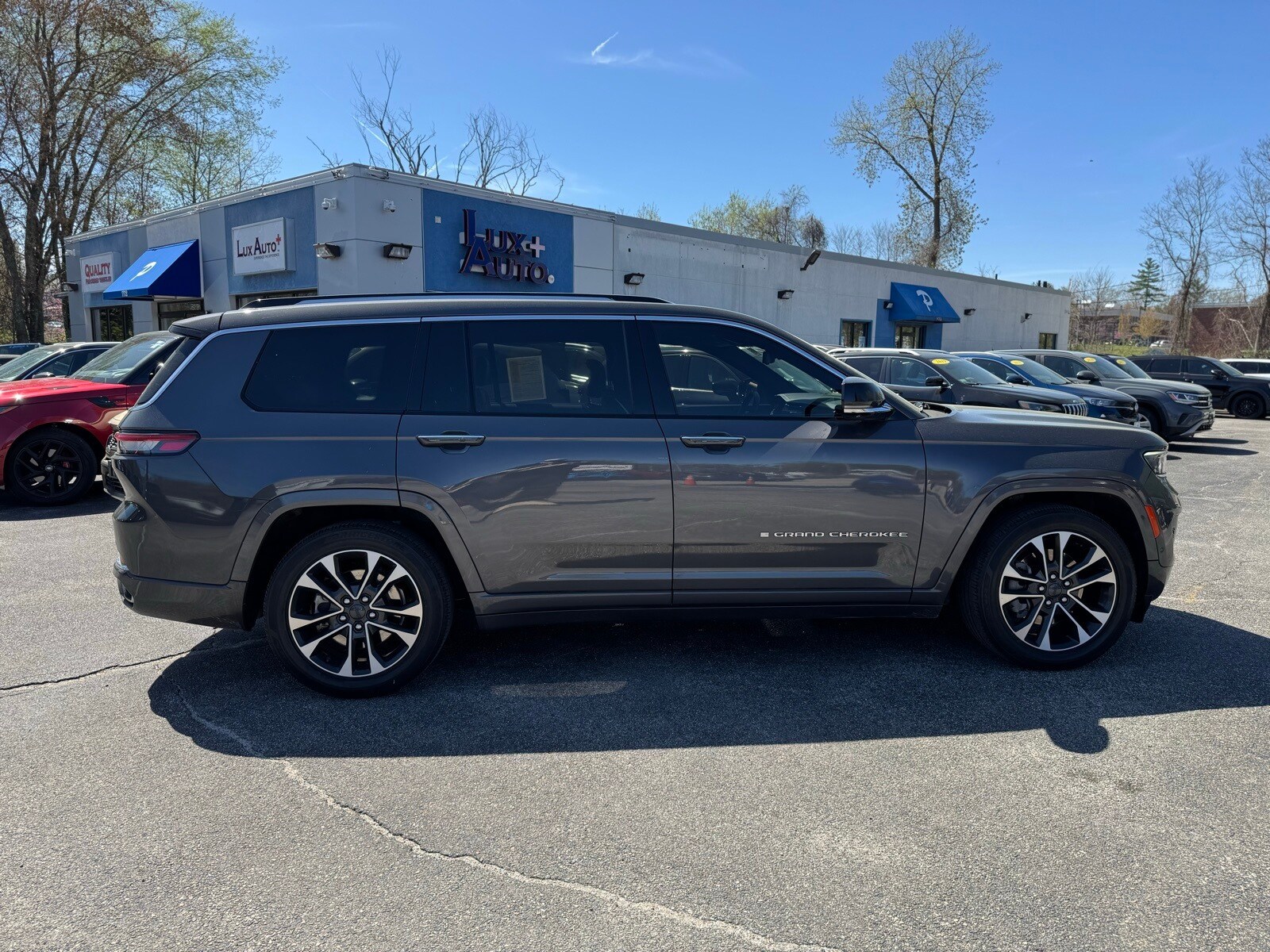 2022 Jeep Grand Cherokee Overland photo 2