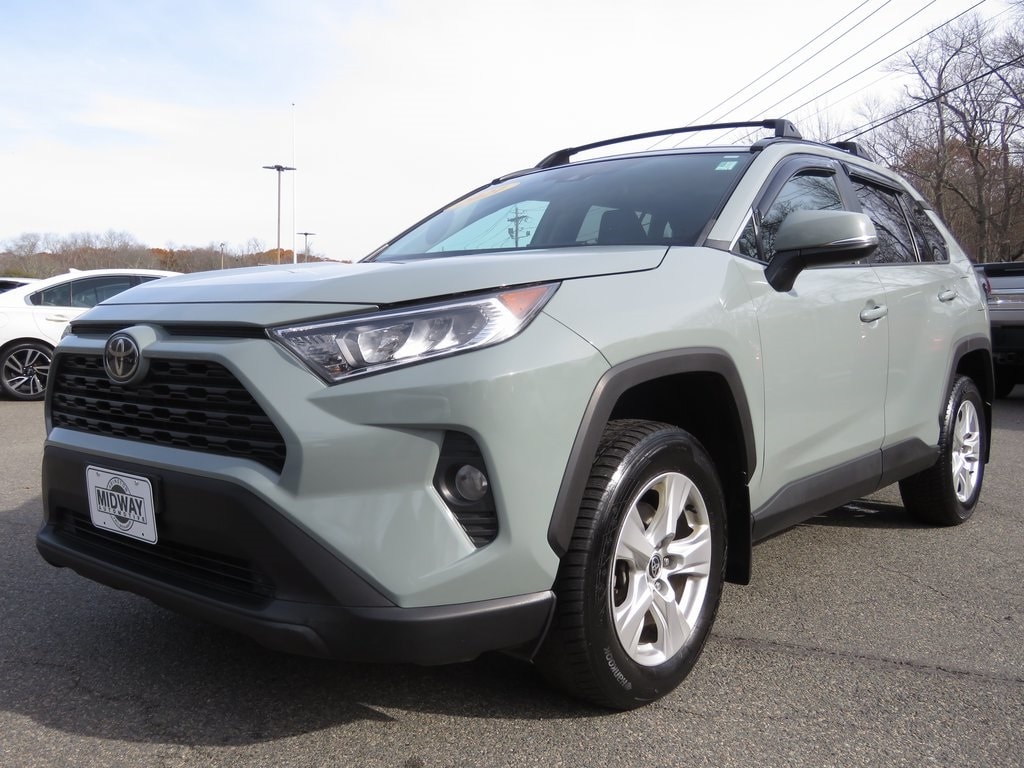 2021 Toyota RAV4 XLE's photo