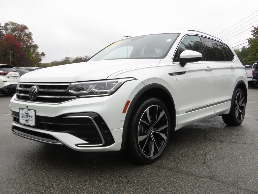 2022 Volkswagen Tiguan SEL R-LINE's photo