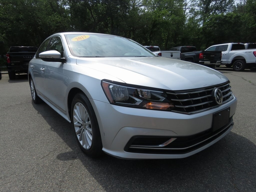 2017 Volkswagen Passat SE photo 3