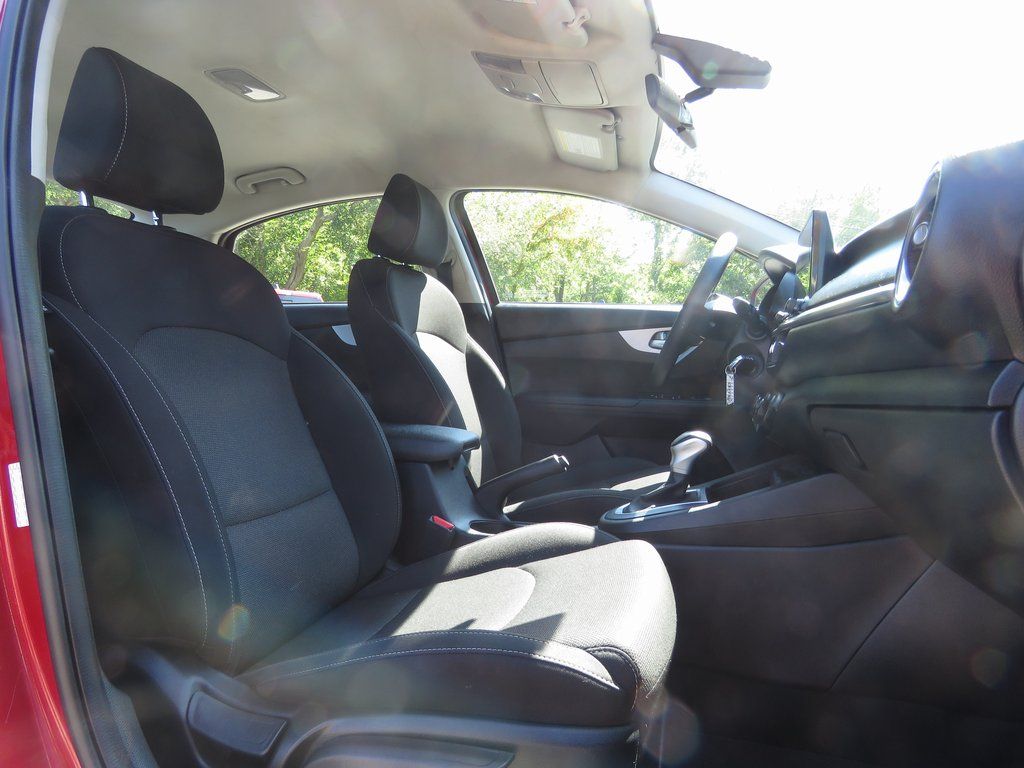 2023 Kia Forte LXS - Photo 14