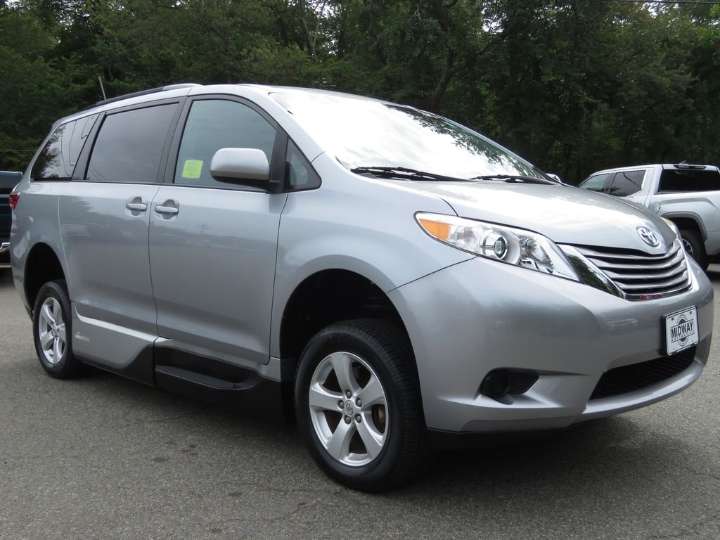 Used 2017 Toyota Sienna LE 7 Passenger Auto Access Seat Van