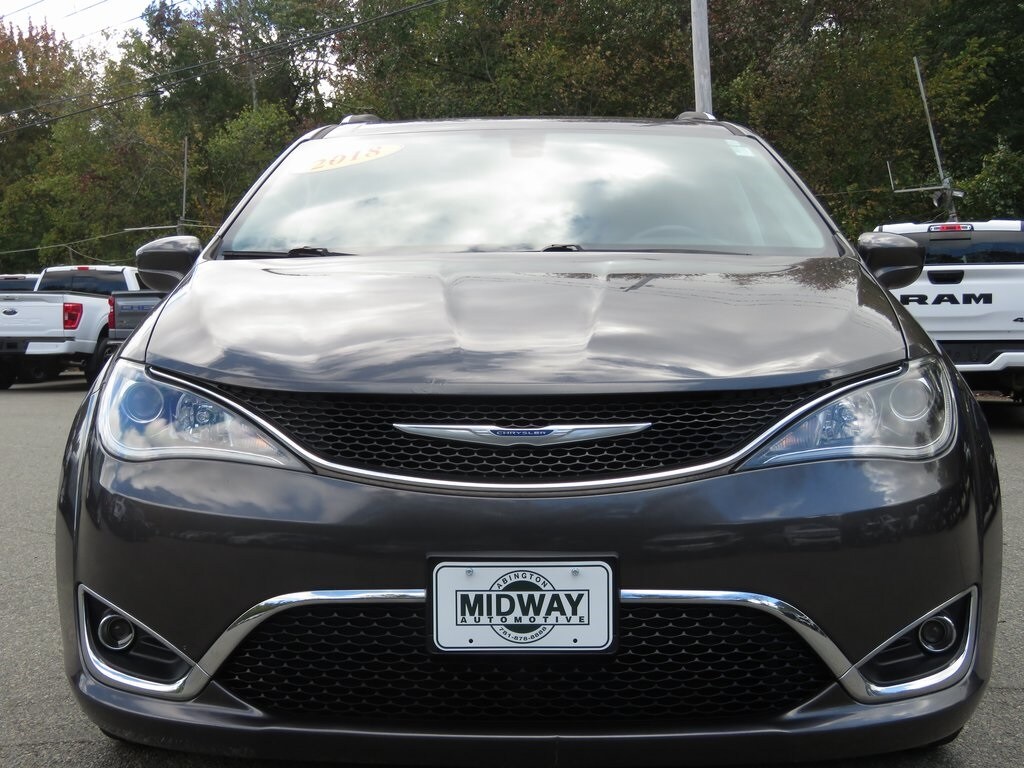 2018 Chrysler Pacifica Touring L photo 2