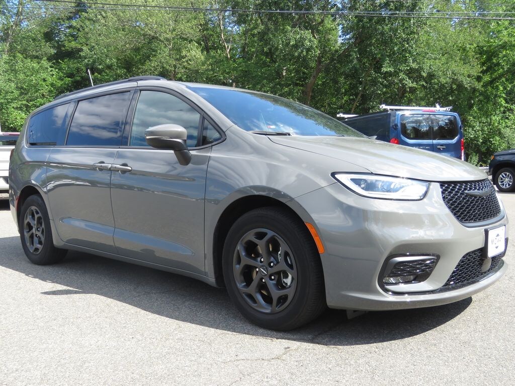 Used 2023 Chrysler Pacifica Plug-In Hybrid Touring L Van Passenger Van