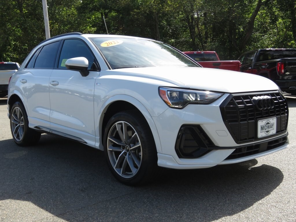 2022 Audi Q3 45 TFSI S line Premium photo 3