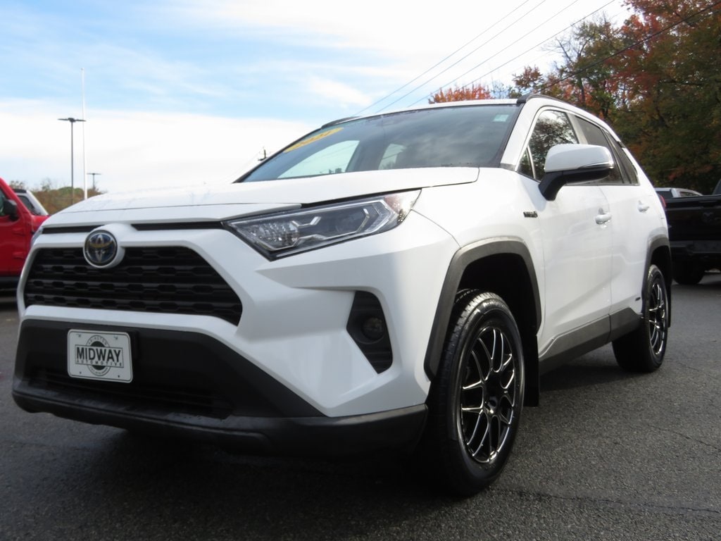 2021 Toyota RAV4 XLE's photo
