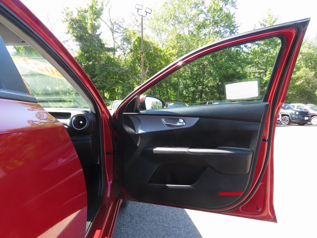 2023 Kia Forte LXS - Photo 13